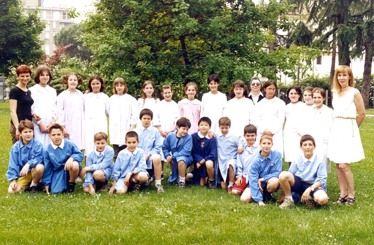 Classe 1988. Quinta elementare, scuola Canova Giugno 1999.  Ci Sono: Maestra Maria Grazia Panighel,  Botter Marta,  Mion Elisa,  Quagliotto Manola,  Padovan Marco,  Dal Pr Thomas,  Padovan Giacomo,  Signori Riccardo,  Campagna Pietro,  Bonora Elena,  Merlo Francesca,  Hogen Jessica,  Botti Veronica,  Cressina Orsola,  Daniel Andrea,  Precoma Paolo,  suor Franca,  maestra Maria Clara Pivetta,  Caverzan Elisa,  Brombal Roberta,  Gasparin Miriam,  Zamprogno Arianna,  Giudice Chiara,  Poloniato Michael,  Massimo Gianluca,  Zu Han,  Poloni Nicola