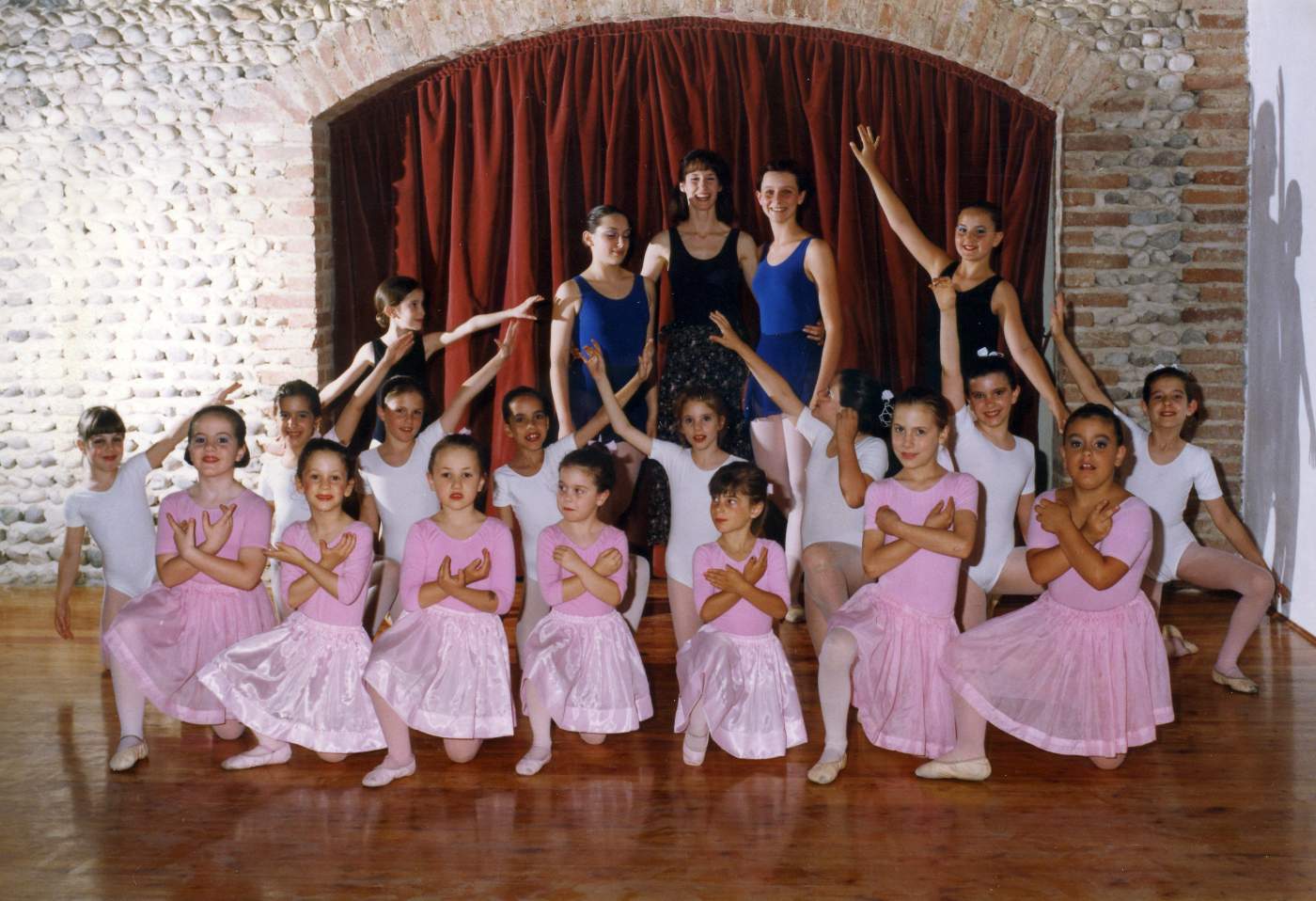 Gruppo danza. Insegnante Anita Law, Martina Serena, Federica Bravo, Precoma Patrizia, Federica Michieli, Anna Poloniato, Valeria Rebellato, Lara Capozzo, Lara De Lucchi, Beatrice Buzziol, Sara Sonetto.