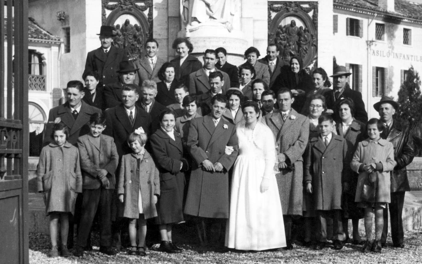 Matrimonio di Precoma Lino con Martinello Zeffira, Martinello Nino, Rita, Maria, Bruna e Isidoro, Precoma Maria, Marietta, Massimo, Elena, Rizzotto Sandra, Faccin Rino, Bianchin Etichetta, Faccin Aldo, Precoma Angelo, Lina, Eugenio, Secondo, Silvana, Luciano, Luigina, Loro Angelo, Parolin Maria, Piccoli Teresa, Precoma Stelvio