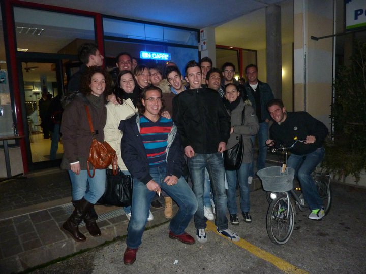 Festa della classe 1985, anno 2011. Nomi: Bollin Luana, Signor Diego, Colla Stefano, Gazzola Stefania, Bordin Irene, Roccon Michael, Bordin Luca, Bordin Andrea, Filippetto Luca, Zanesco Stefano, Franceschetto Diana, Morlin Ivan, Mazzocato Massimiliano, Precoma Susy, Martini Enrico, De Rossi Simone.