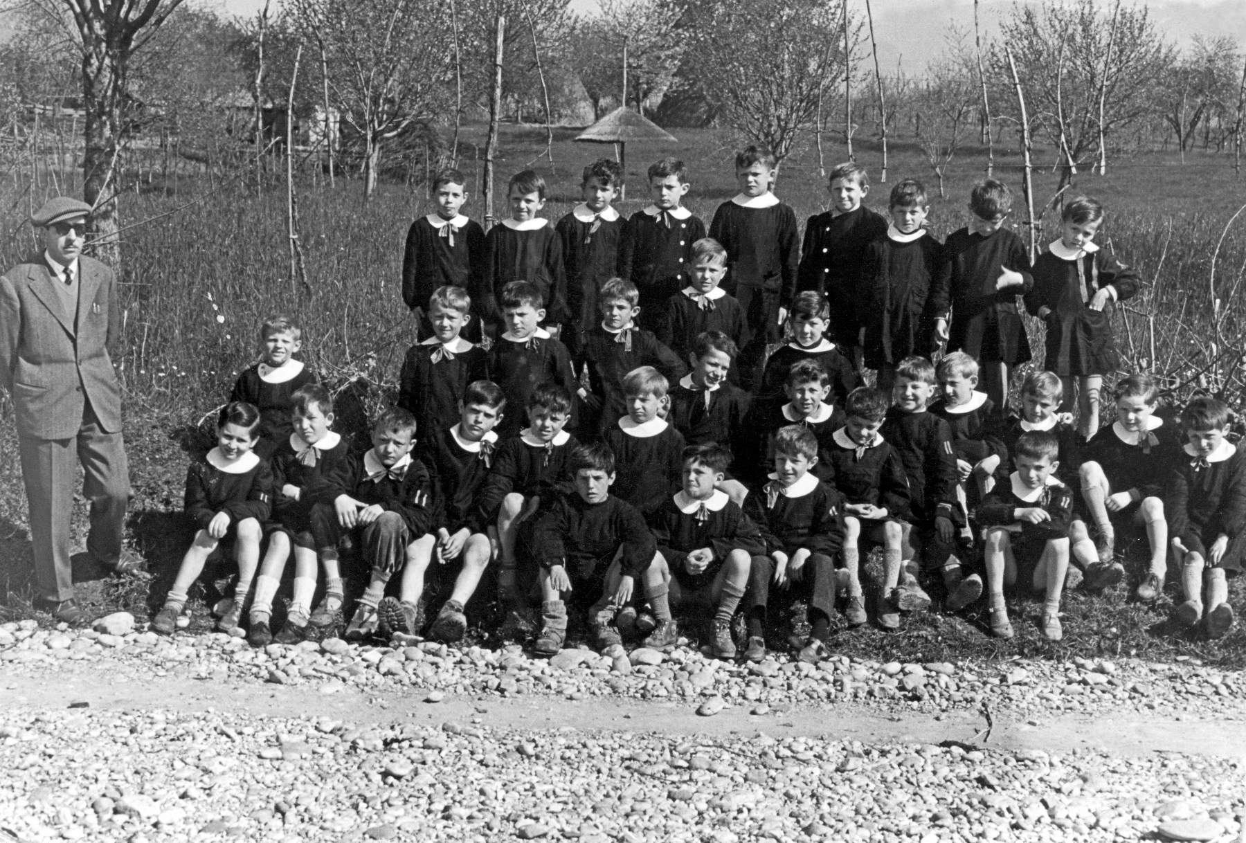 Classe 1948 con il maestro Danieli Armando. Ci sono da sopra a sx: Bonora Angelo, Venturini Leo, Facin Rinaldo, Precoma Roldo, Fruscalzo Orazio, Facin Secondo, Susin Ferruccio, ??, Tessaro Vanio. Sotto Ganeo Livio, Bandiera Marcello, ??, Comazzetto Renzo, Bonora Walter, Facin Arduino, Casagrande Rodolfo, Berlato Dino, Bernardi Paolo, Cavarzan Dino, Poloniato Valentino, Luigino Fava, Gino Vezzaro, Mason Luigi, Menegon Dino, Bordin Sergio, Morlin Mariano, Velo Gianni, Menegon Bruno, Scattolin Sergio, Favero Eugenio, Marconato Mauro