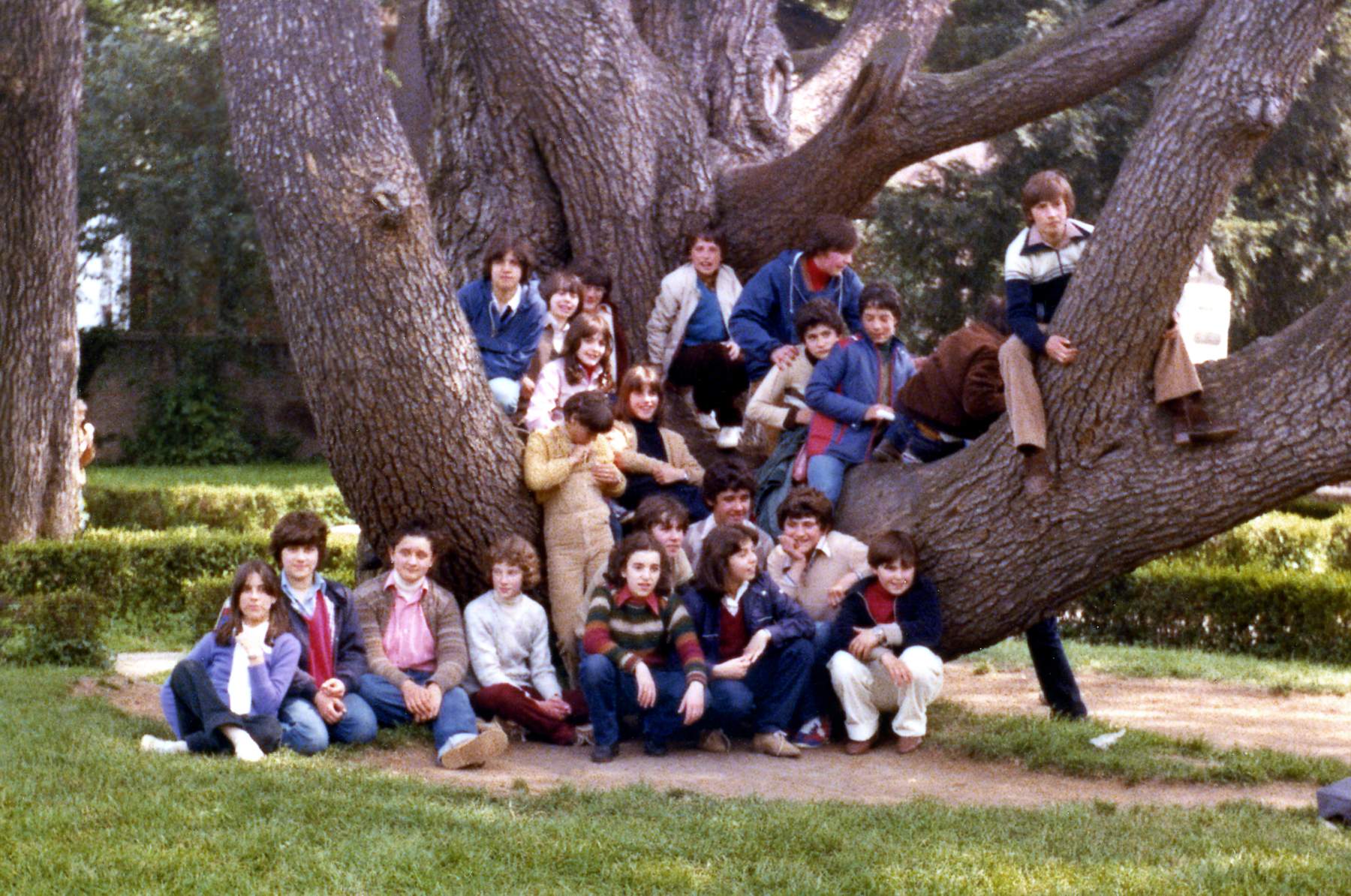 Classe 1967 piazza alle medie in II E, Primavera 1980. Ci sono: Bordin Franca, Capalopo Cinzia, Bordin Nadia, Borella Maria Cristina, Brollo Lucia, Bonora Mariarosa, Facin Diana, Fasan Lucia, Poloniato Lucia, Facin Gianni, Danieli Micheli, Bonora Marco, Mazzocato Claudio, Basso Fabio, Filippetto Liliana, Bandiera Matteo, Pisani Marisa, Comazzetto Giuseppe, Facin Arcangelo, Bandiera Danilo, Bianchin Luciana, Bruschetta Daniele, Facin Valeriano.