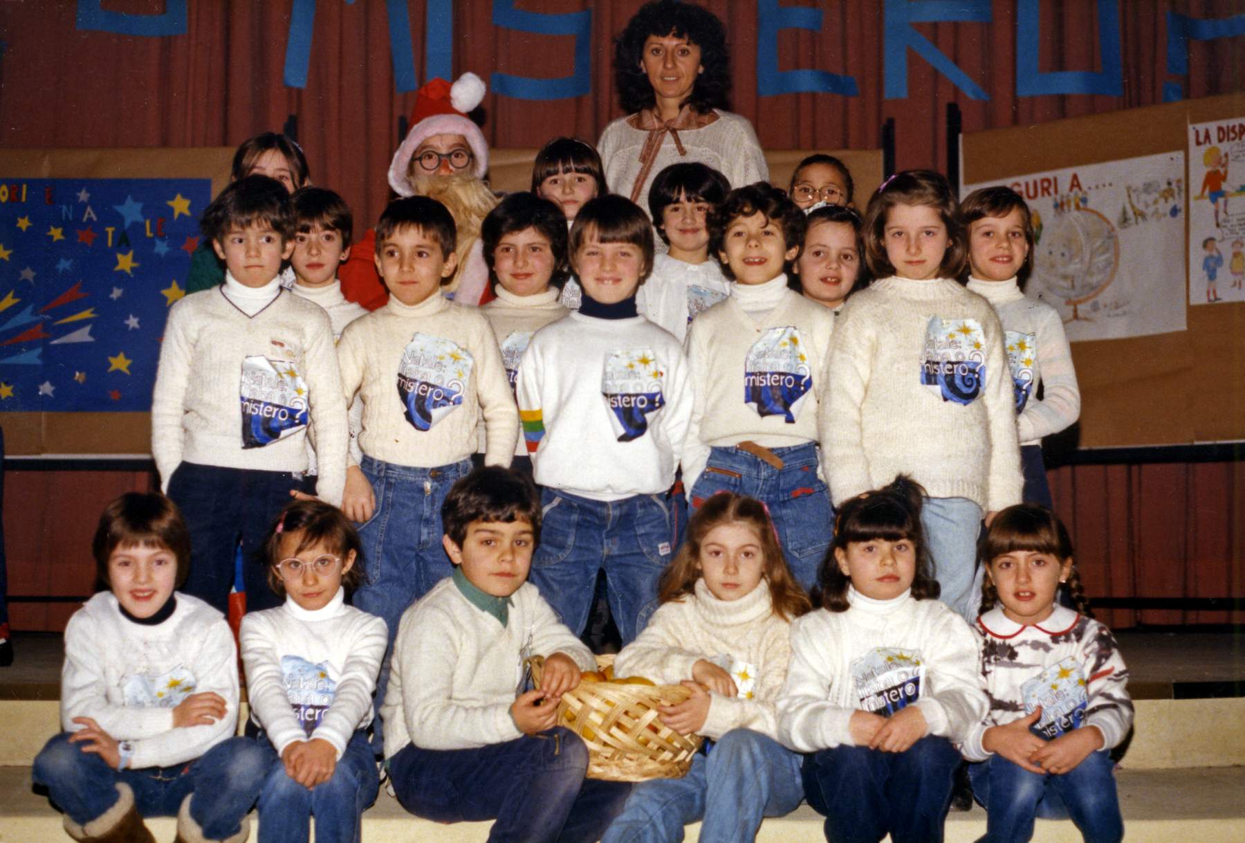 Classe 1978 in III elementare con la maestra Cavallin Renata, Cazzolato Enrico, Paolo Gallina, Flavio Brombal, Marco Menestrina, Elisabetta Tiberio, Elisabetta Tonello, Francesco Puglierin, Luana Precoma, Iraci Antonella, V? Elena, Elisabetta Poloni, Andrea Zorzetto, Favretto Federica, Marta Calabretto e Annamaria Tiberio.